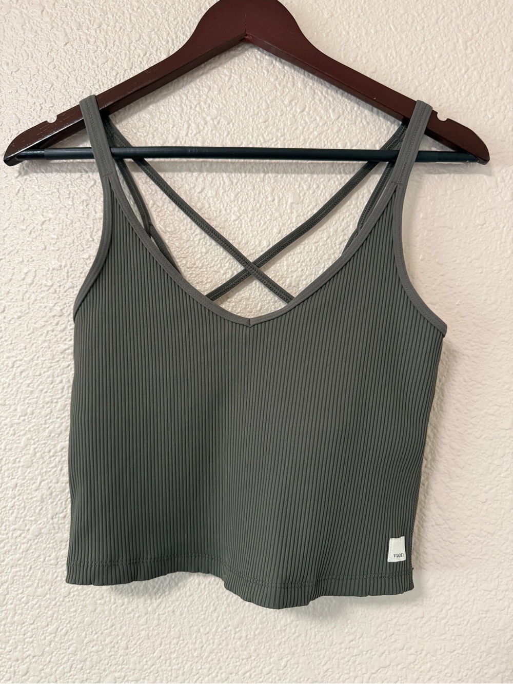 NWOT Vuori Rib Crop Tank Summer Crossback Strappy Athleisure Training M Green - Picture 2 of 6